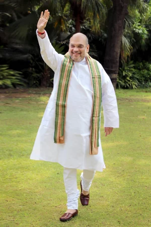 Amit Shah Hand wave BJP Pres