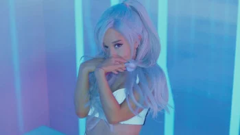 Ariana Grande Focus Wallpape