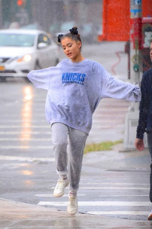 Ariana Grande enjoys in rain