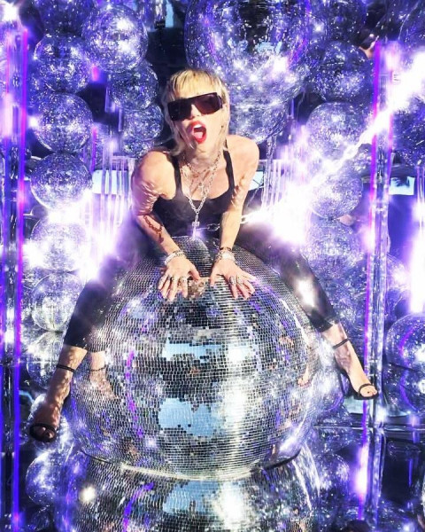 Miley Cyrus HD Photos Wallpa