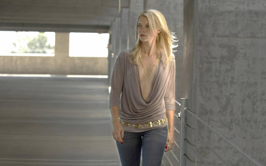 Cover Photo of Amy Smart