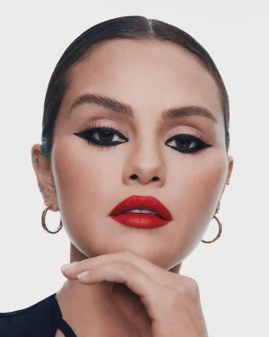 Selena Gomez in Bold Makeup