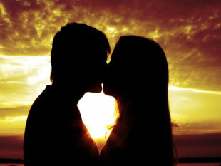 Happy Romantic Kiss Day - Wa