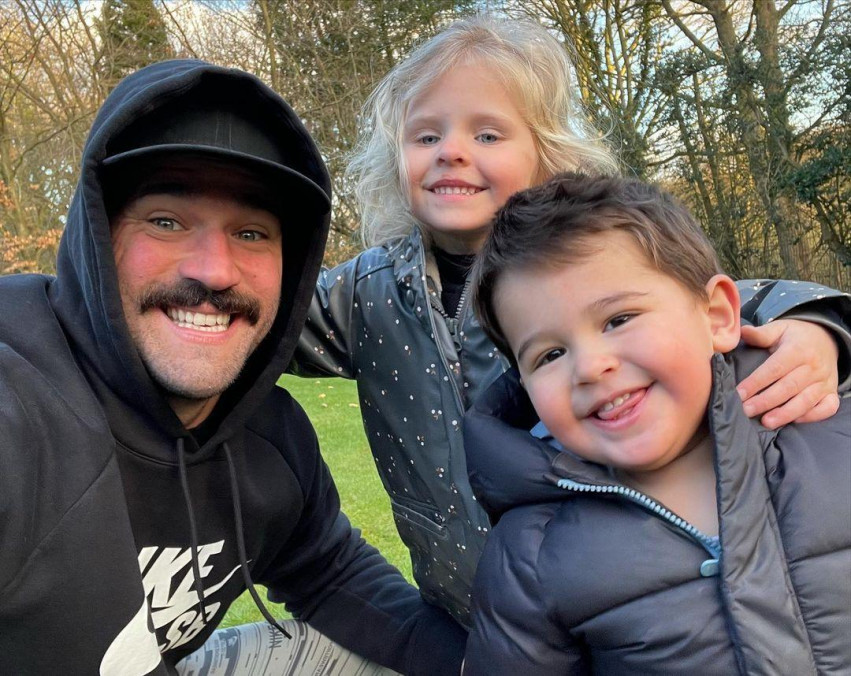 Alisson Becker with Kids HD