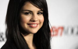 Selena Gomez Smiling Wallpap